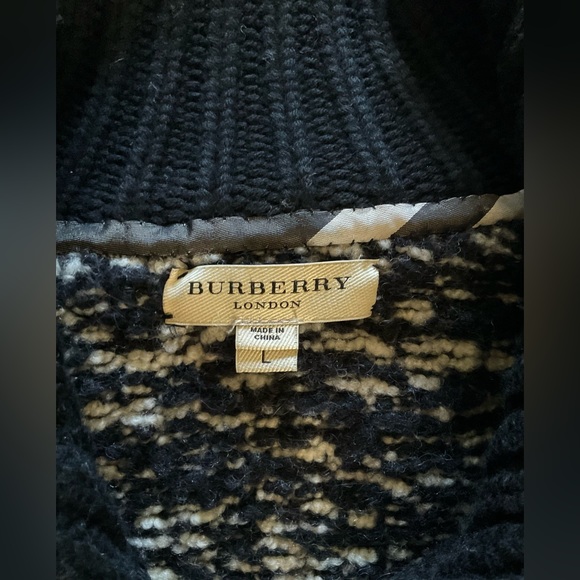 Beautiful Authentic Burberry Coat Size Large - Picture 11 of 15